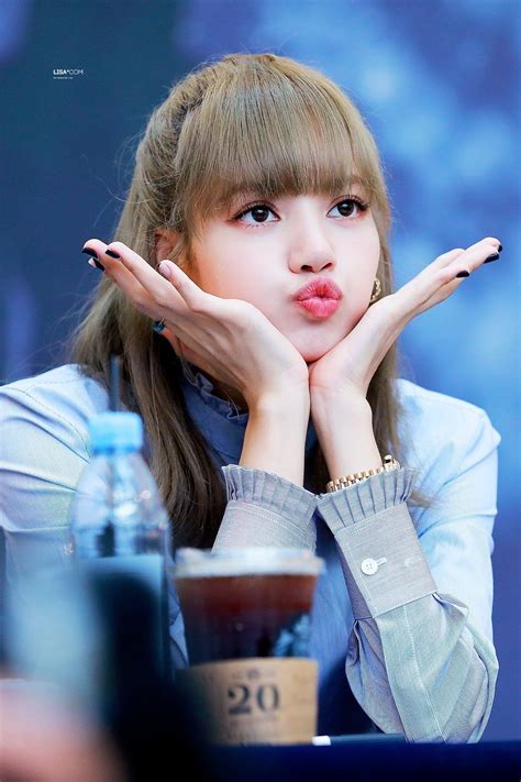 lisa blackpink pic.